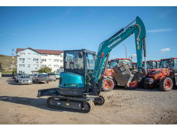 Miniexcavator SUNWARD 35UF de vanzare